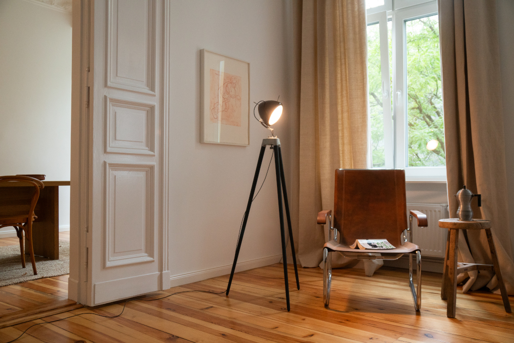 GRAU_George-Black-Medium_Chair_No-Plugs_1030